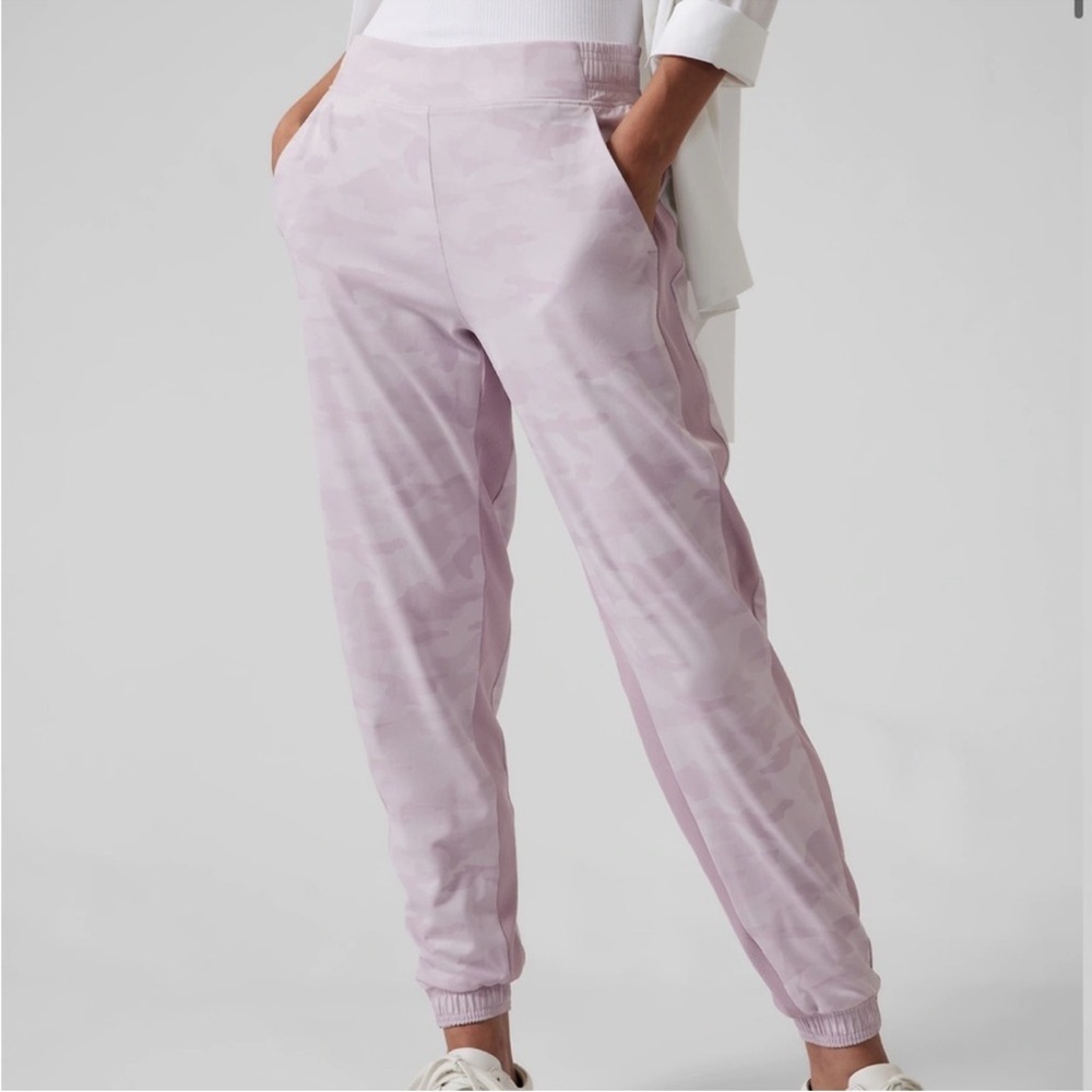 Athleta Brooklyn Lined Ankle Camo Jogger Pants mid rise